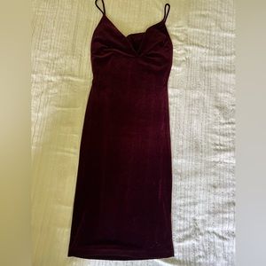Lulu’s Size Medium Maroon Velvet Midi Dress